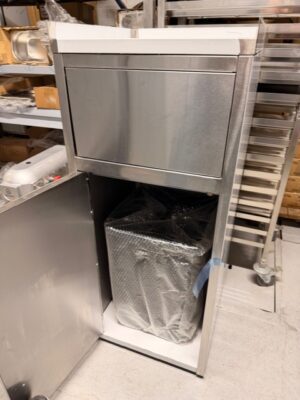 POUBELLE DE SNACK / 500x530x1200+25mm