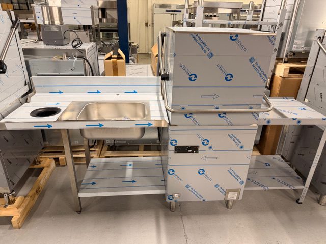 Lave-vaisselle à capot - Digital - 8,7 kW - avec table d’entrée à droite et table de sortie à gauche – Image 4