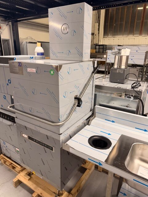 Lave-vaisselle à capot - Digital - 8,7 kW - avec table d’entrée à droite et table de sortie à gauche – Image 5