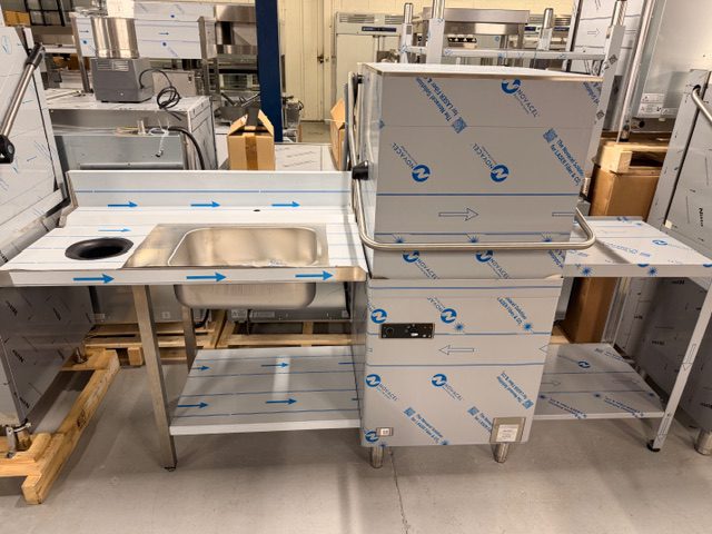 Lave-vaisselle à capot - Digital - 8,7 kW - avec table d’entrée à droite et table de sortie à gauche – Image 3