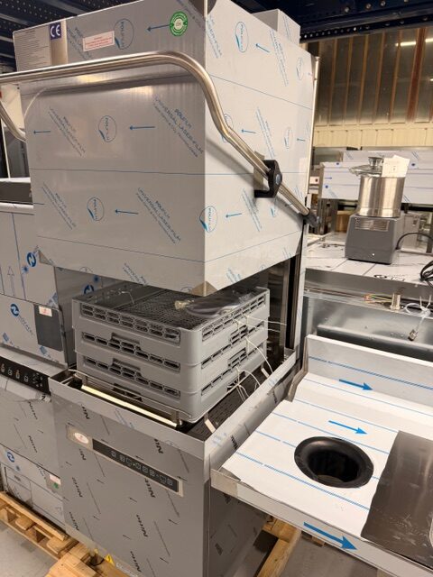 Lave-vaisselle à capot - Digital - 8,7 kW - avec table d’entrée à droite et table de sortie à gauche – Image 7